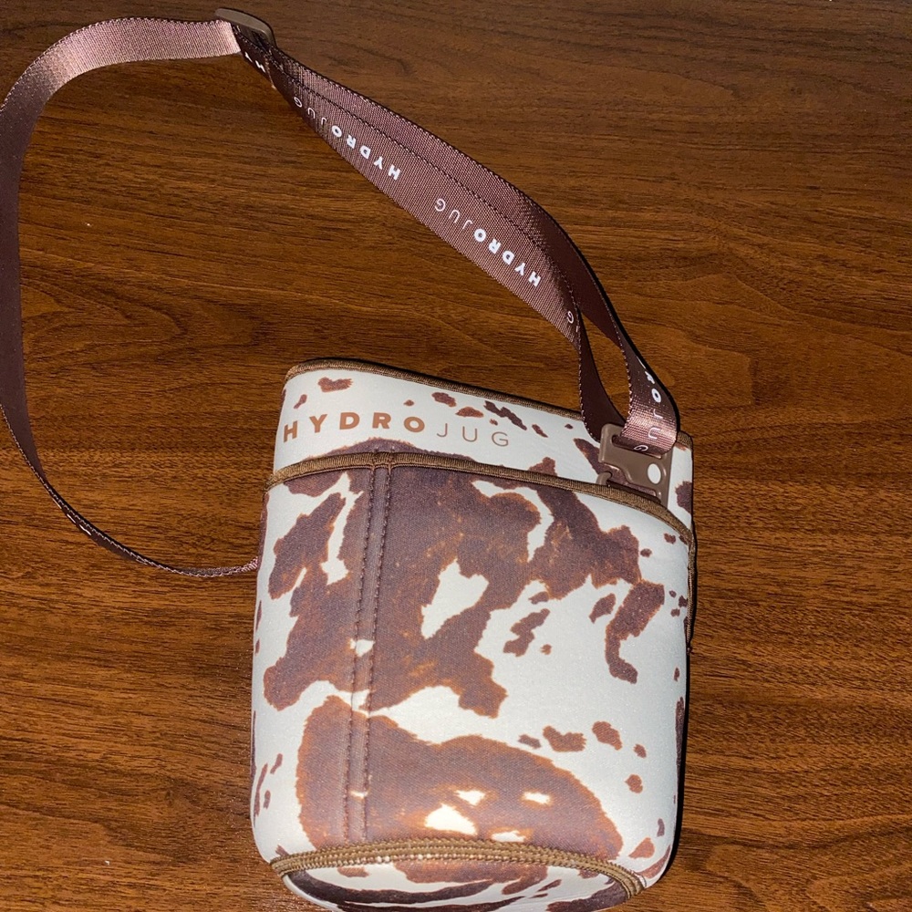 Cow print Hydrojug Sleeve 🤎